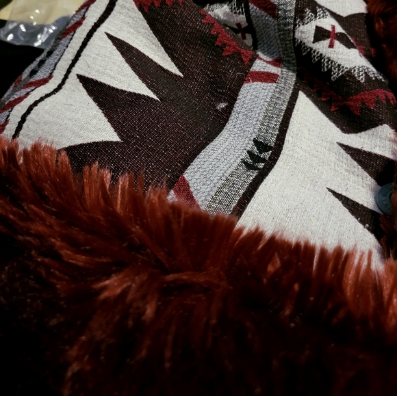 SpiritHoods Faux Fur Throw Blanket - Picture 3 of 7